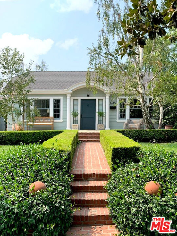 Residential Home in Hollywood