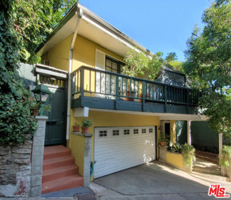 Residential Lease in Hollywood Hills East