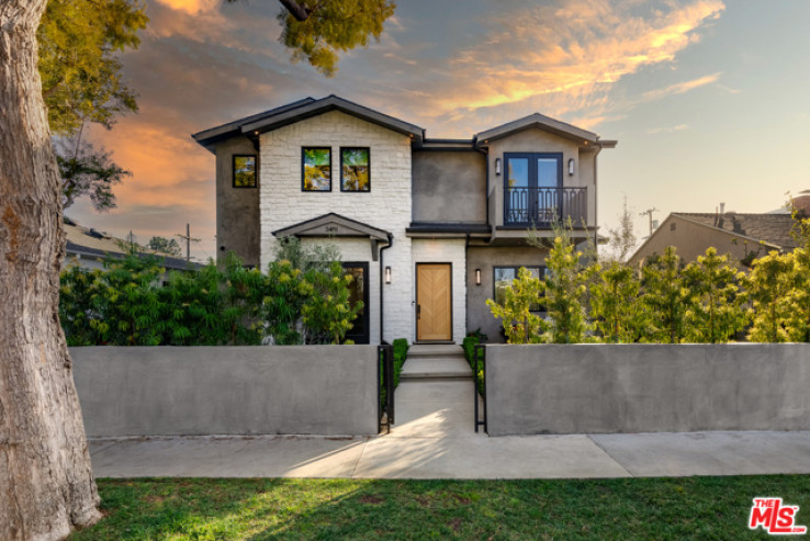 5 Bed Home for Sale in Los Angeles, California