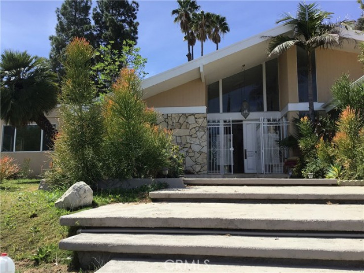 Residential Lease in Encino