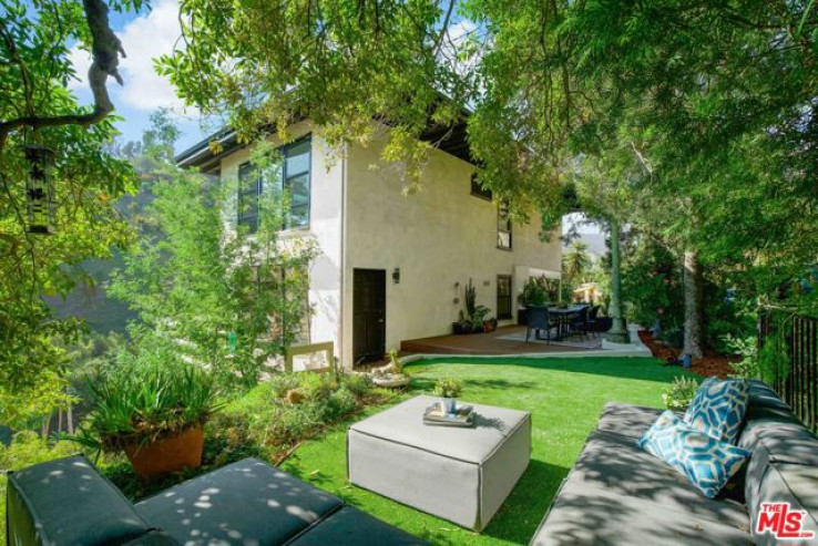 Residential Home in Beverly Hills Post Office