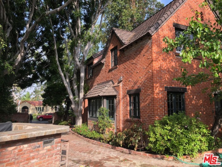 Residential Home in Hancock Park