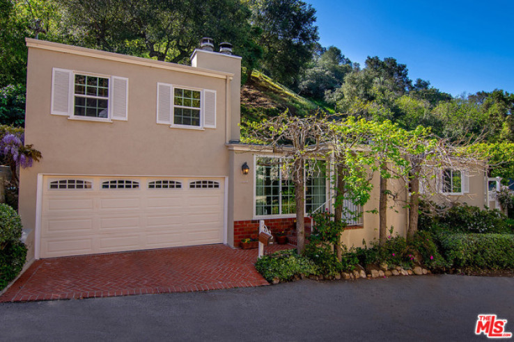 Residential Home in Beverly Hills Post Office