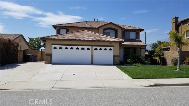 5 Bed Home to Rent in Fontana, California