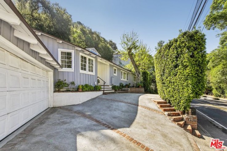 Residential Home in Beverly Hills Post Office