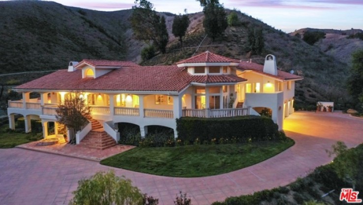 Residential Home in Calabasas