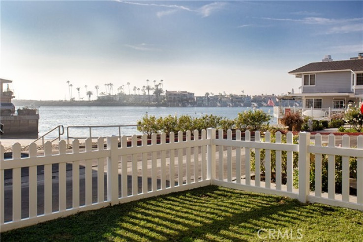 2 Bed Home to Rent in Corona del Mar, California