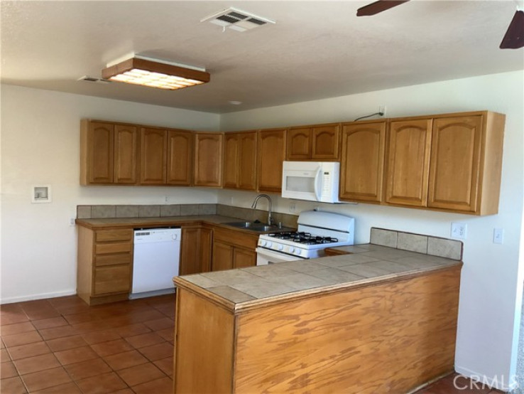 3 Bed Home to Rent in Lancaster, California