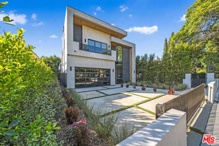 Residential Lease in West Hollywood Vicinity