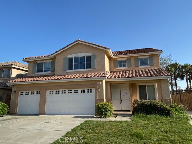 6 Bed Home to Rent in Fontana, California