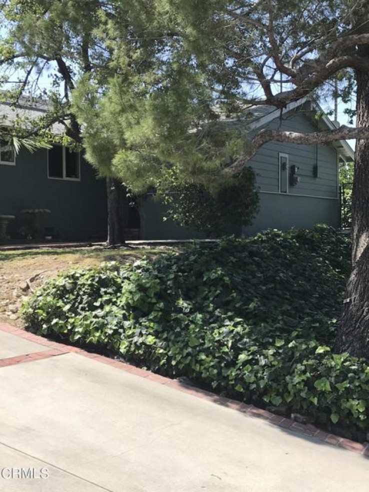 3 Bed Home to Rent in La Crescenta, California