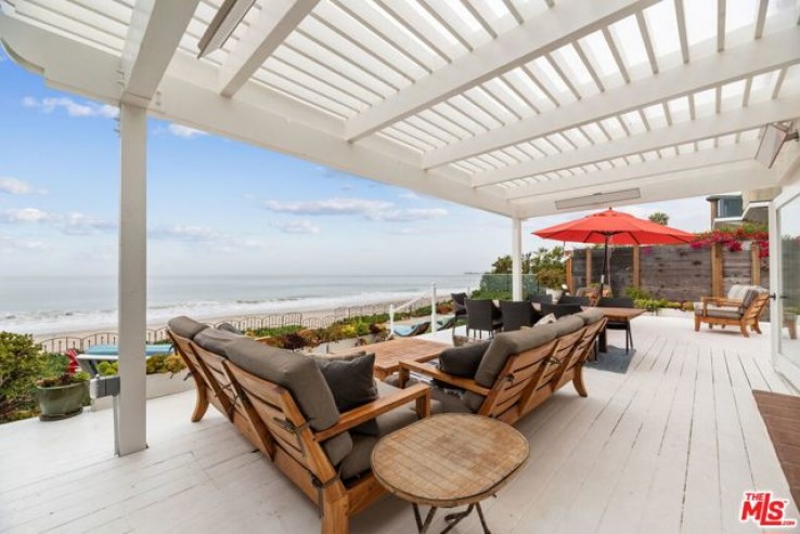 Residential Lease in Malibu Beach