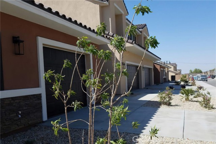 3 Bed Home to Rent in Hesperia, California