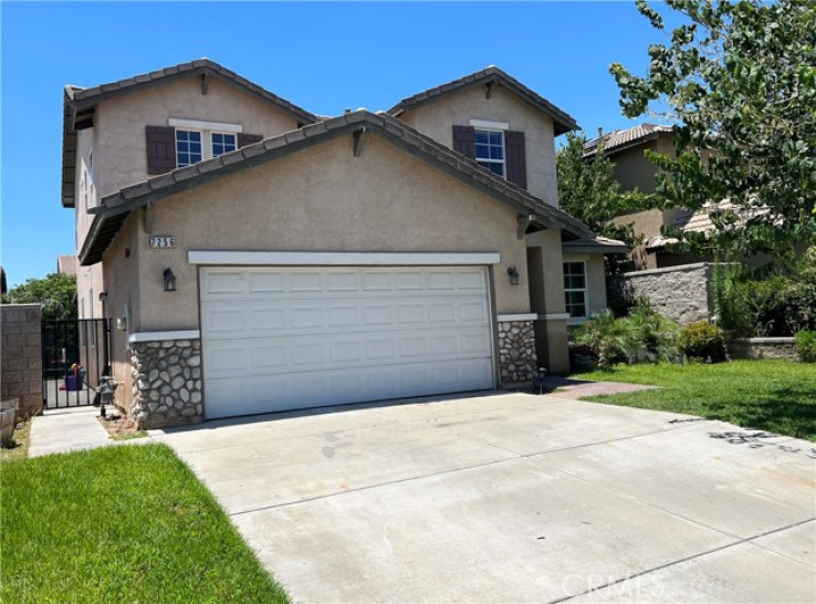 4 Bed Home to Rent in Fontana, California