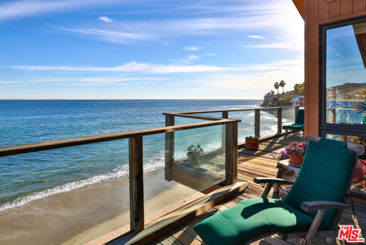 Residential Lease in Malibu Beach