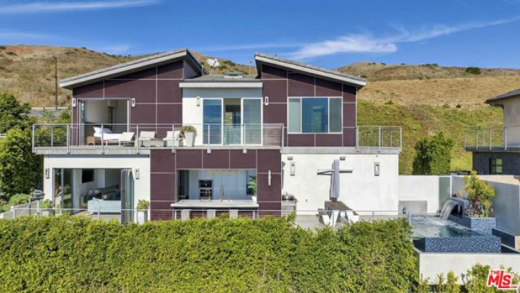 Residential Home in Malibu Beach