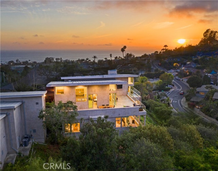 4 Bed Home to Rent in Laguna Beach, California