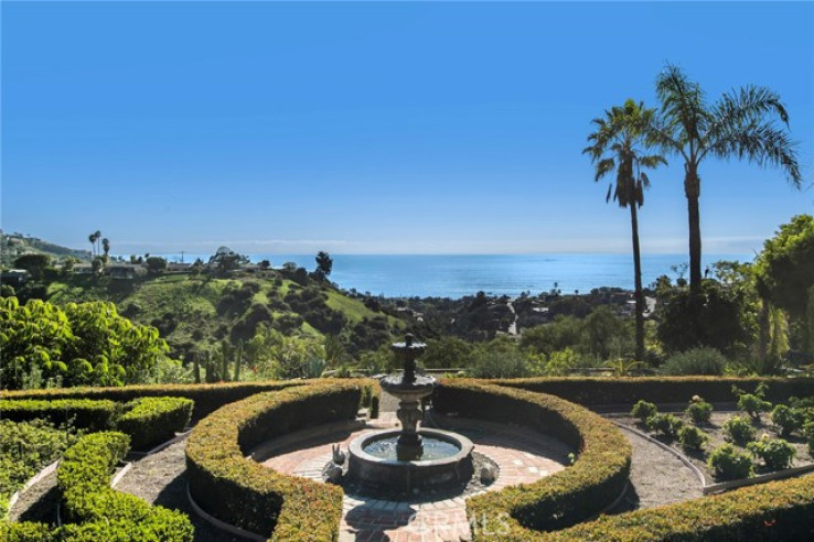 Residential Home in Laguna Village