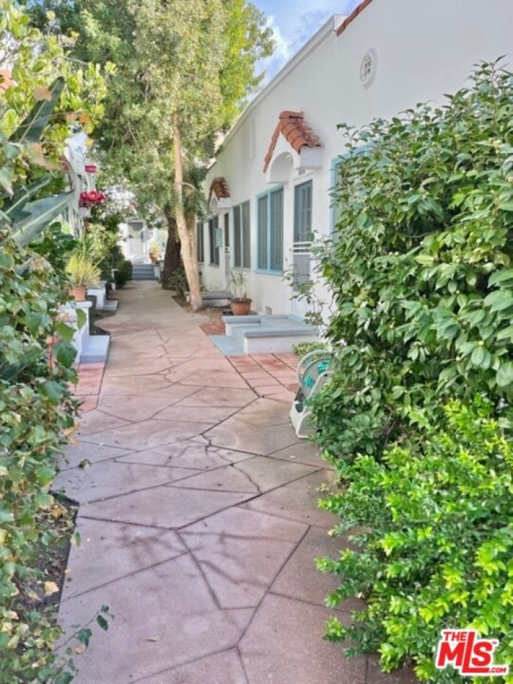 2 Bed Home to Rent in West Hollywood, California