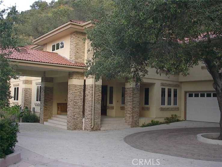 5 Bed Home to Rent in Glendale, California