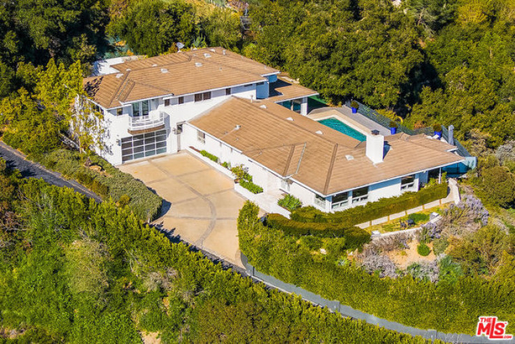 Residential Home in Beverly Hills Post Office