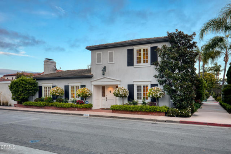 Residential Home in West Newport - Lido