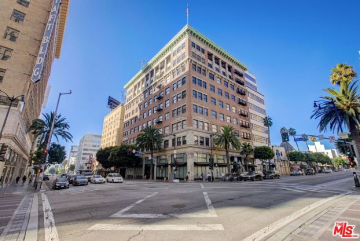 Residential Home in Hollywood