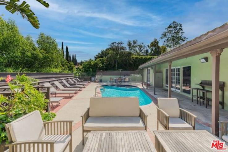 4 Bed Home to Rent in Studio City, California