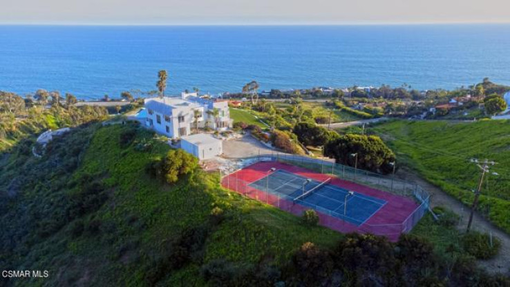 5 Bed Home to Rent in Malibu, California