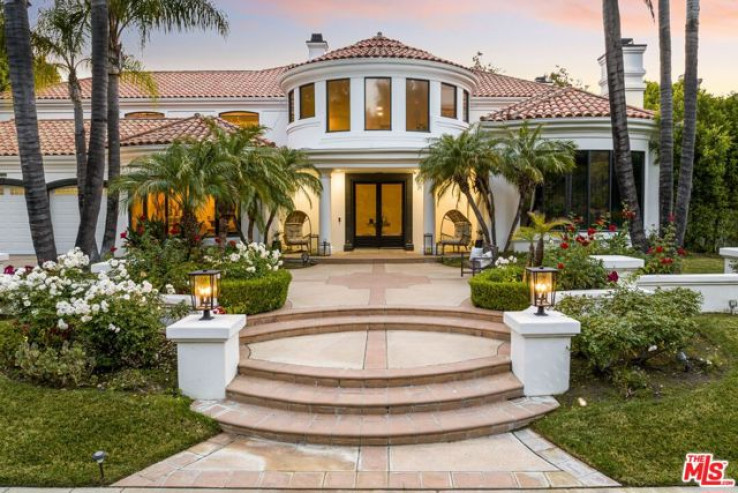 Residential Home in Calabasas