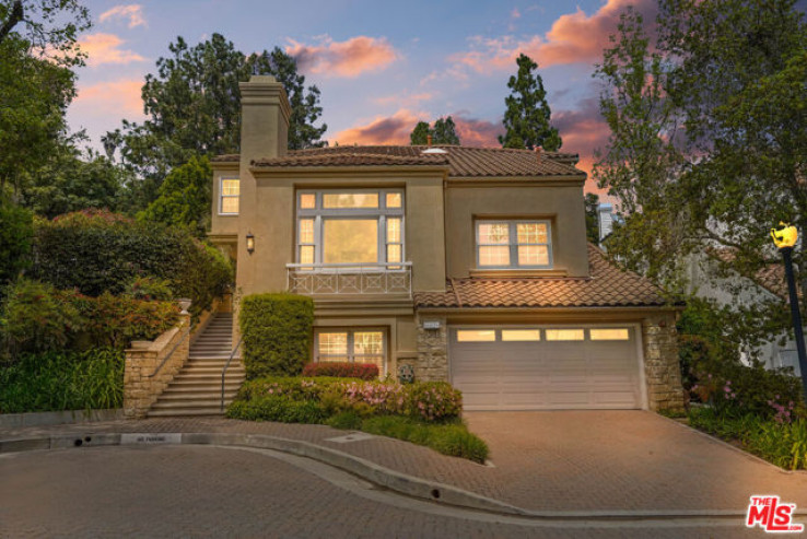 Residential Home in Bel Air - Holmby Hills