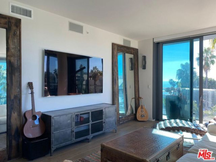 2 Bed Home to Rent in Santa Monica, California