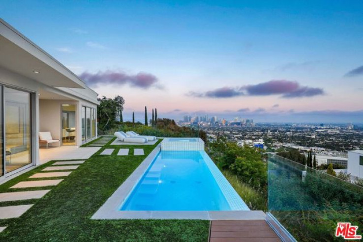 Residential Home in Sunset Strip - Hollywood Hills West