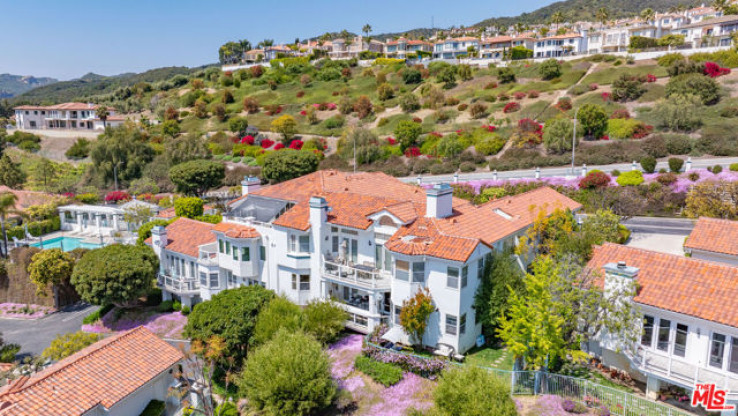 Residential Home in Pacific Palisades