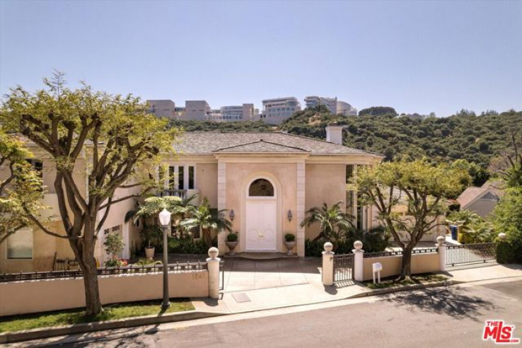 Residential Home in Bel Air - Holmby Hills