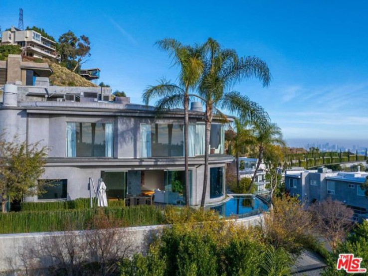 Residential Home in Sunset Strip - Hollywood Hills West