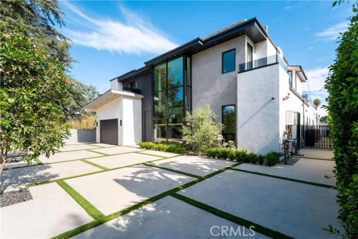 Residential Lease in Sherman Oaks