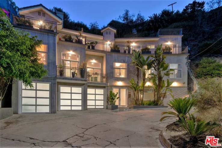 Residential Lease in Hollywood Hills East