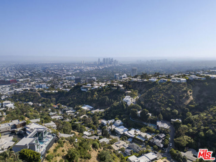 Residential Home in Sunset Strip - Hollywood Hills West