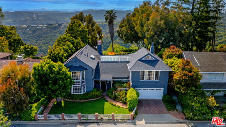 Residential Home in Bel Air - Holmby Hills