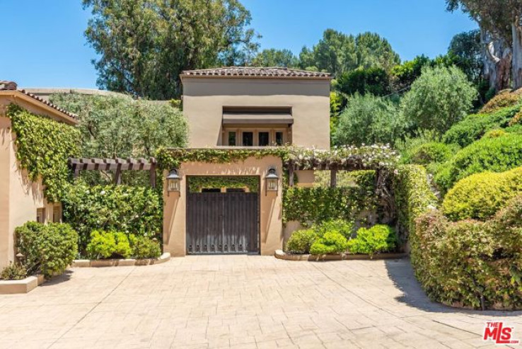 8 Bed Home for Sale in Los Angeles, California