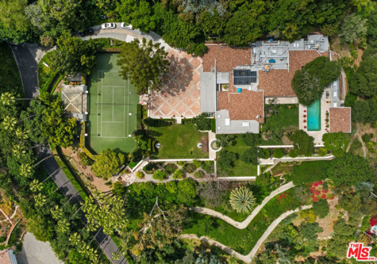 Residential Home in Bel Air - Holmby Hills