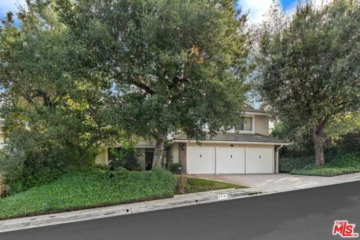 Residential Home in Bel Air - Holmby Hills