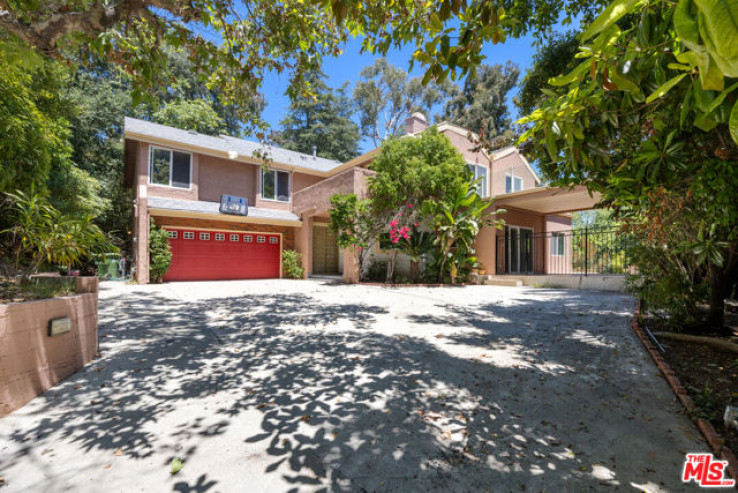 Residential Home in Beverly Hills Post Office