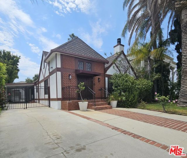 4 Bed Home to Rent in Beverly Hills, California