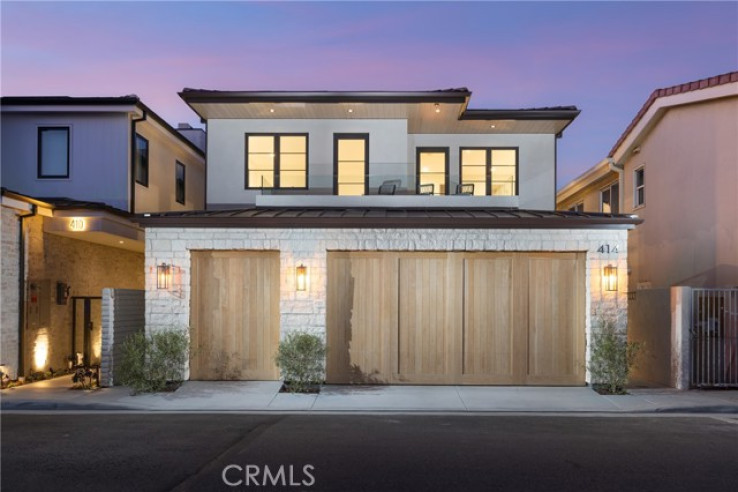 Residential Home in West Newport - Lido