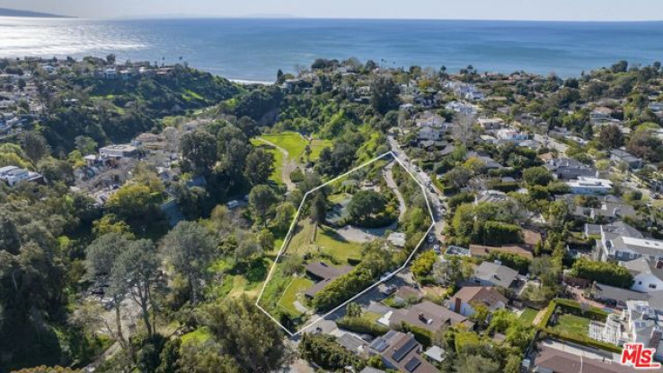 Residential Home in Pacific Palisades