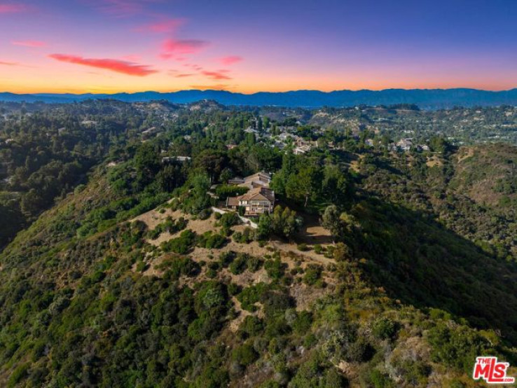 6 Bed Home for Sale in Los Angeles, California