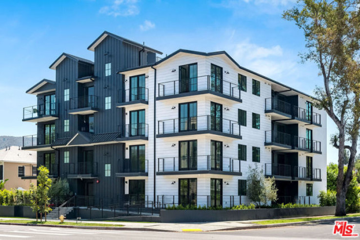 Residential Home in Toluca Lake