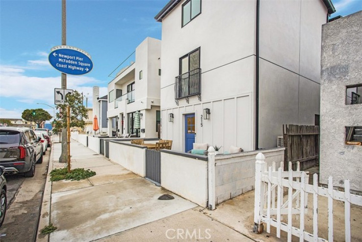 Residential Home in West Newport - Lido